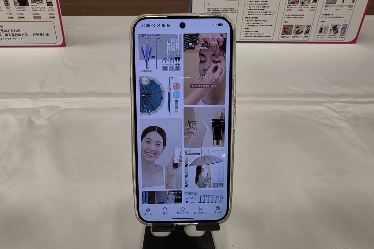 展示端末では、スマートフォン上に商品やコンテンツが並ぶフィード型の体験も紹介された。家電でも、掃除機からロボット掃除機へ、空気清浄機から除湿機へといった新しい気づきにつながる可能性がある