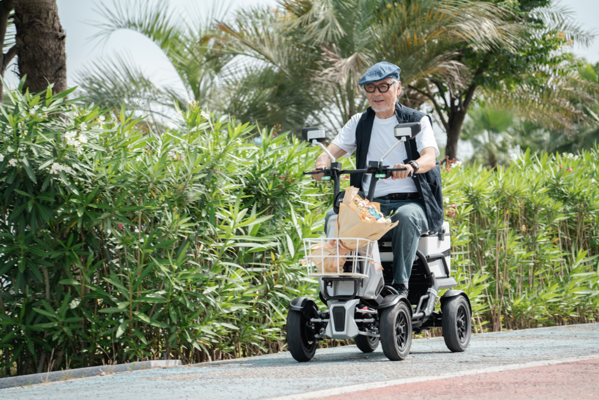 4輪タイプの特定小型原動機付自転車「SAGA life」