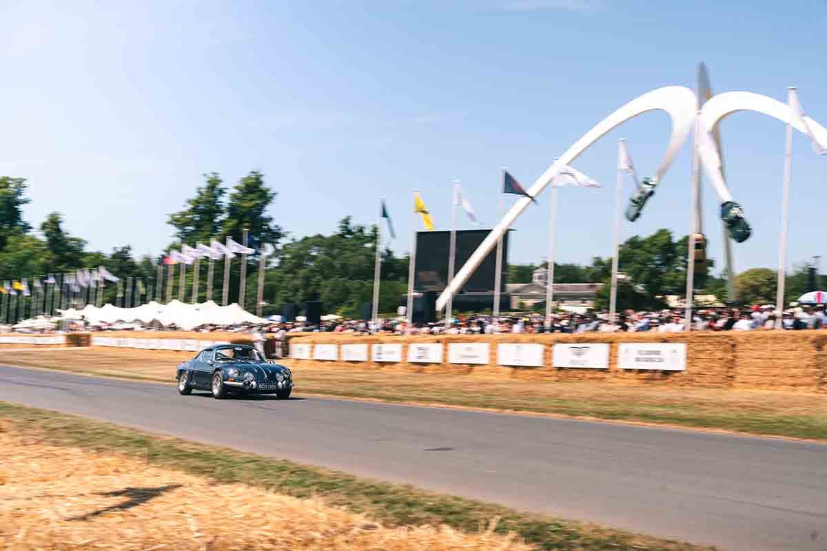 グッドウッドで初公開、デモランが行われたアルピーヌ新型「A110フューチャー」