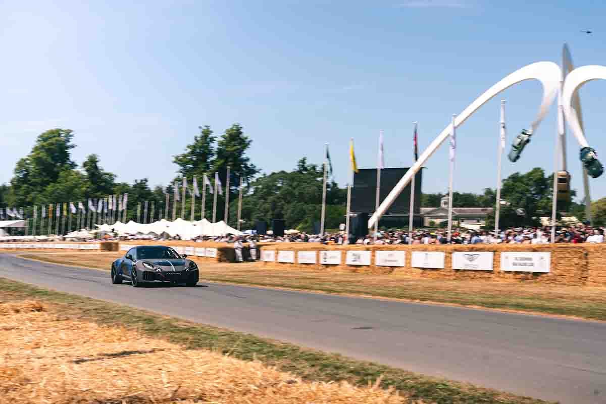 アルピーヌの歴史的モデルがグッドウッドでデモランを行った