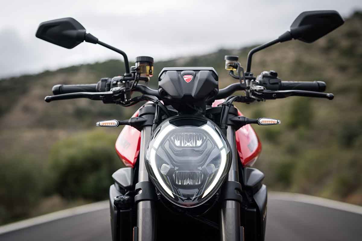 日本上陸したドゥカティ新型「モンスター」
