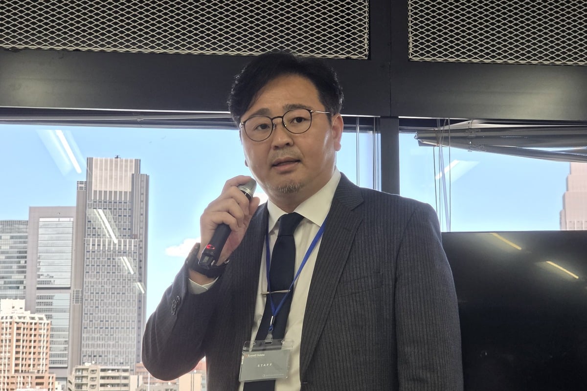 「物を売る家電ブランドから、憧れるライフスタイルをデザインするブランドへ」と語った、大石アンドアソシエイツ代表取締役の大石洋介氏。機能と価格、佇まいを一体で考える姿勢を打ち出した