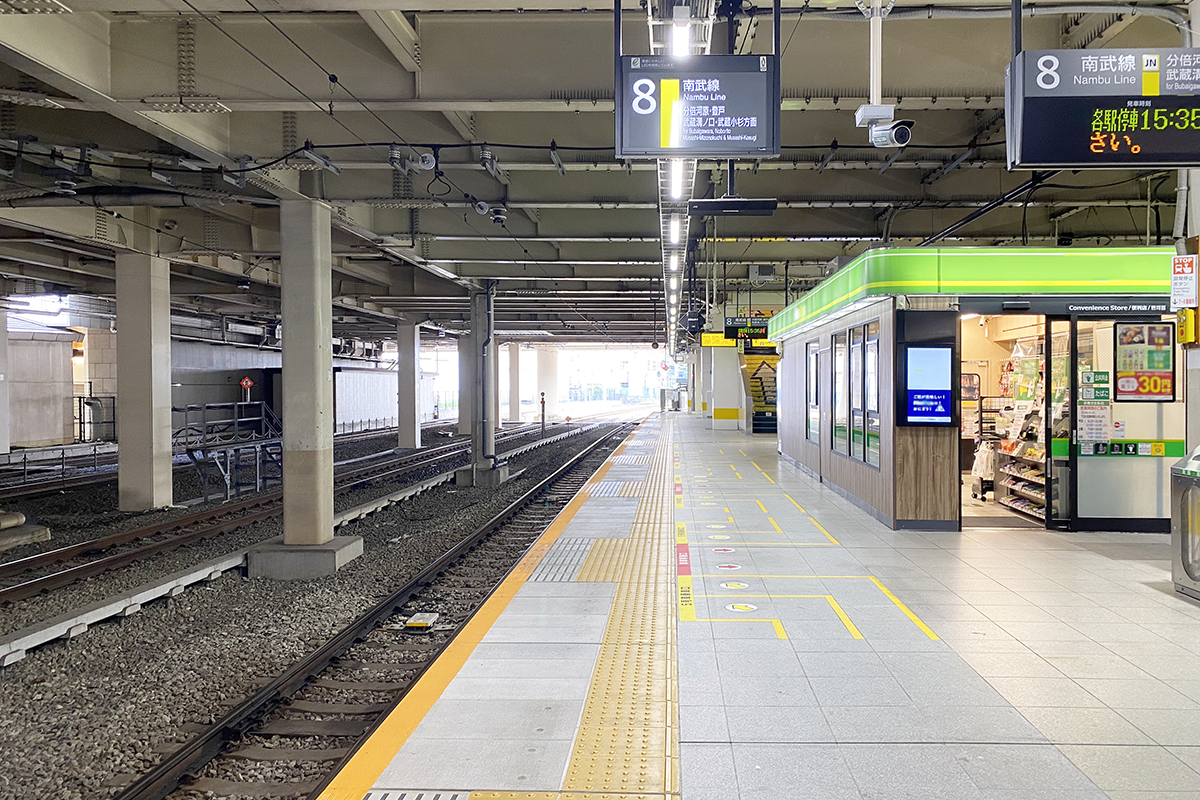 列車の巨大な荷重を分散し、振動や騒音を吸収するという重要なクッションの役割を果たしている