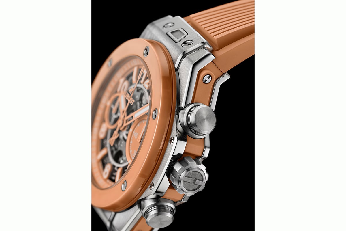 「ウブロ　ビッグ・バン チタニウム ピーチ セラミック 42mm」（品番：441.NCU.5920.RX、309万1000円 消費税込）