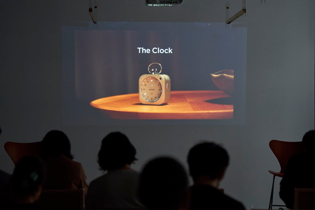 バルミューダのパーソナルクロック「The Clock」に、新機能「ナイトルーティン」が追加された