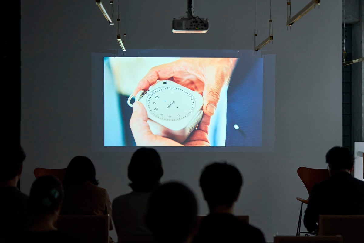 バルミューダのパーソナルクロック「The Clock」に、新機能「ナイトルーティン」が追加された