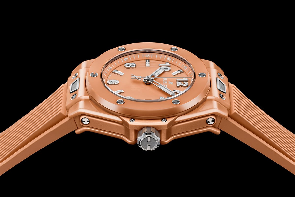 「ウブロ　ビッグ・バン ピーチ セラミック 33mm」（品番：485.CUP.5920.RX、200万2000円 消費税込）