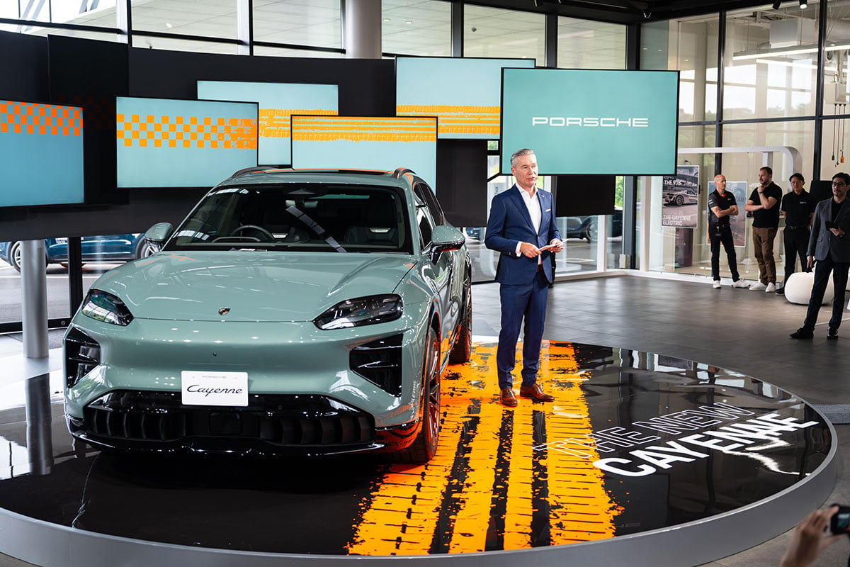 ポルシェ新型「カイエン エレクトリック」とポルシェジャパンのイモー・ブッシュマン社長