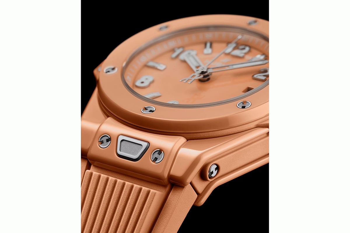 「ウブロ　ビッグ・バン ピーチ セラミック 33mm」（品番：485.CUP.5920.RX、200万2000円 消費税込）