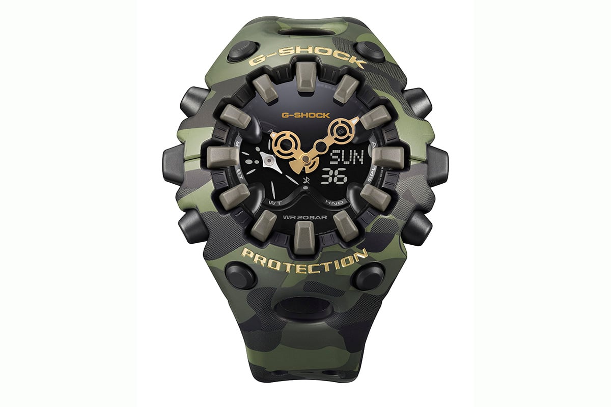 野性味あふれるカーキ×ブラックをベースに、ゴールドのアクセントを効かせた「CASIO G-SHOCK GA-V01CMG-3A」（2万6950円 消費税込）