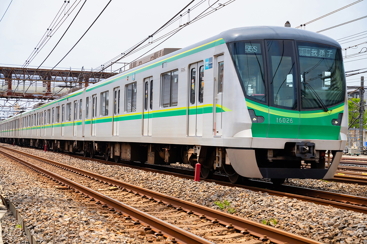 「バラスト」は鉄道の軌道を構成する極めて重要な要素のひとつ