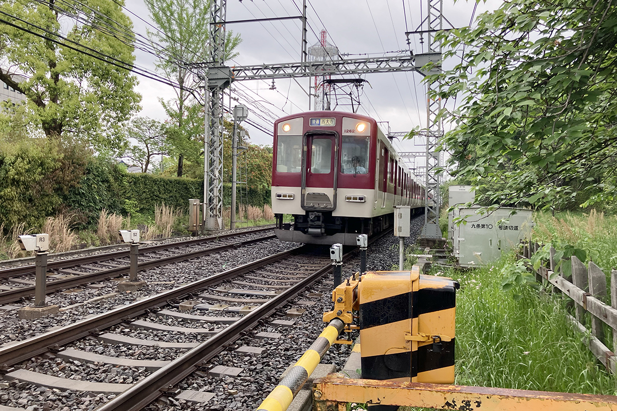 「バラスト」は鉄道の軌道を構成する極めて重要な要素のひとつ