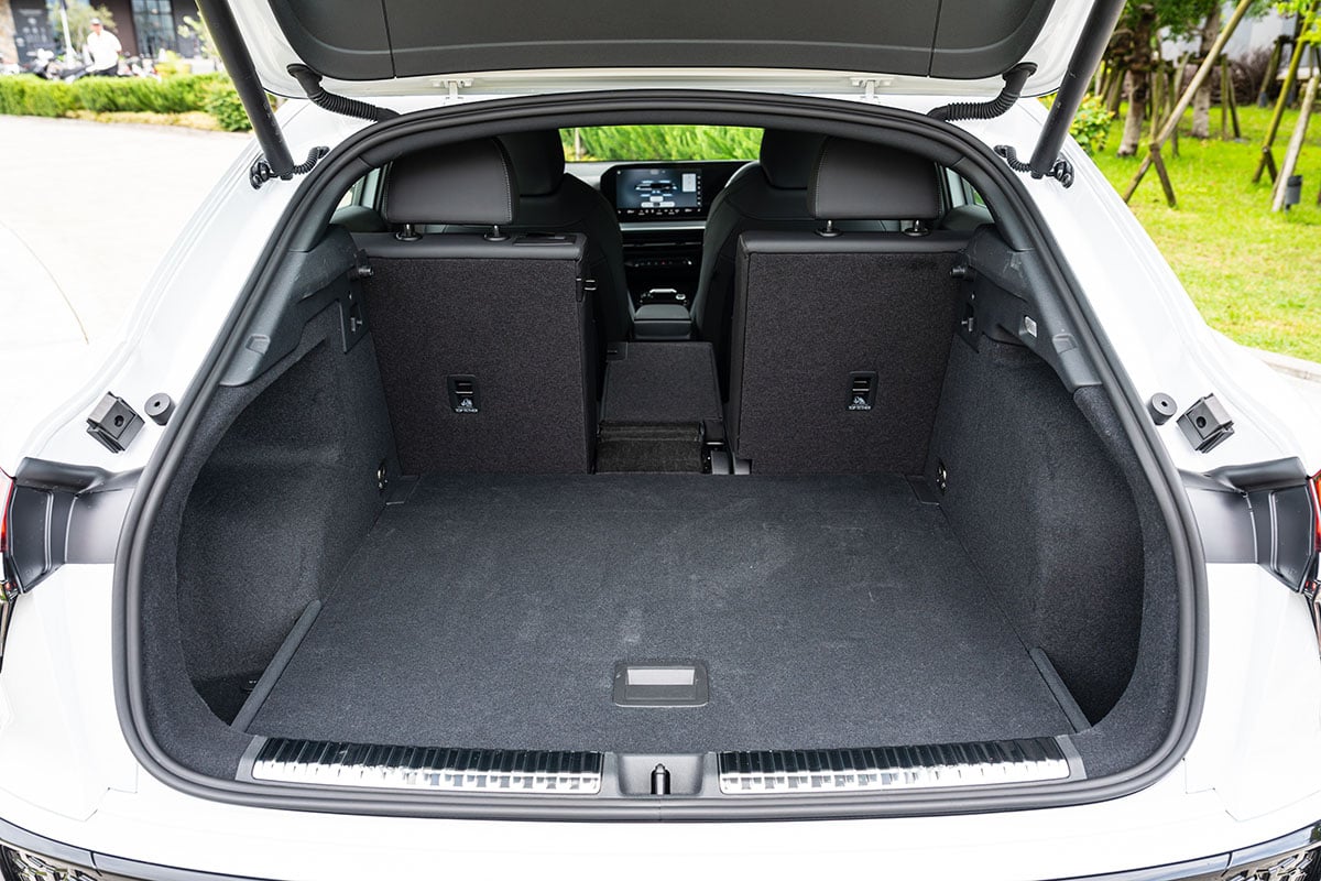 アウディ新型「Q3スポーツバック TFSI クワトロ 150kW アドバンスト」