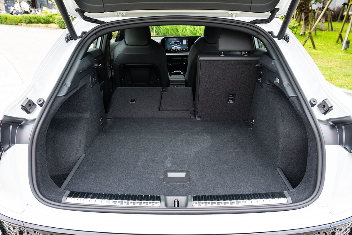 アウディ新型「Q3スポーツバック TFSI クワトロ 150kW アドバンスト」