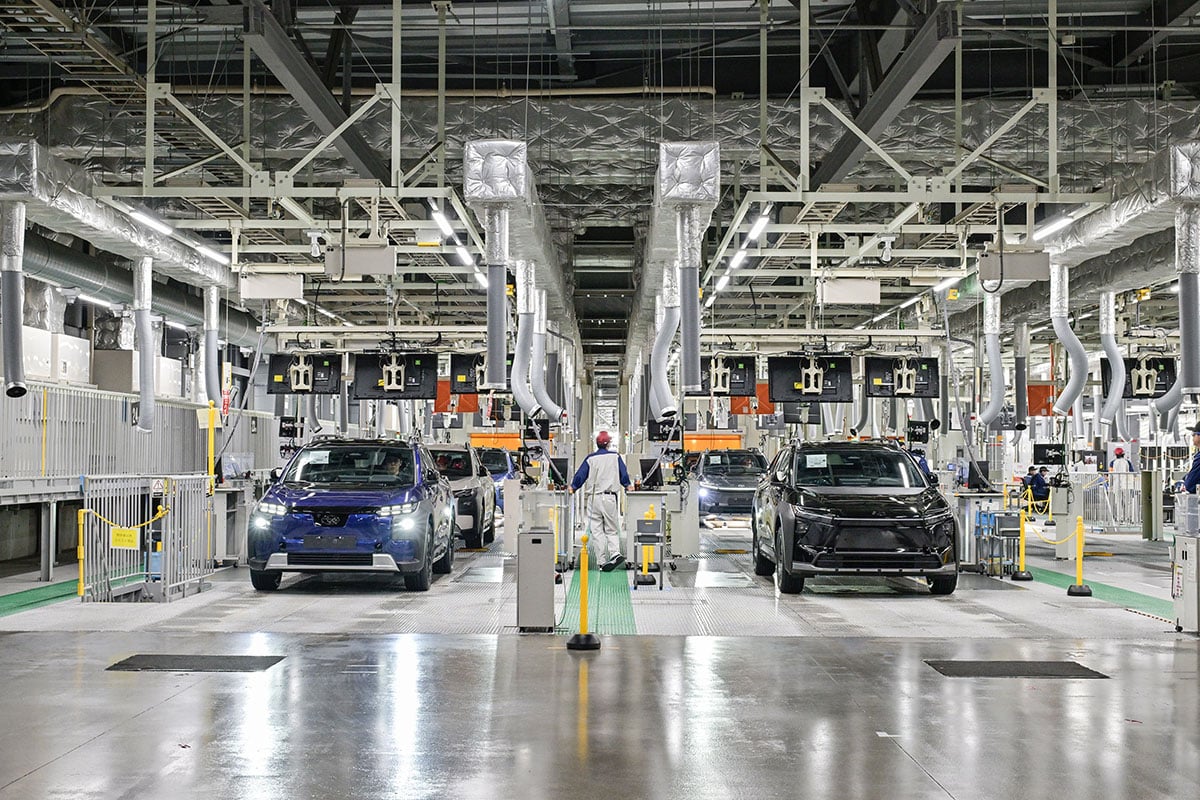 スバル車とトヨタ車、BEVとエンジン搭載車を同じラインで“混流生産”するスバルの矢島工場