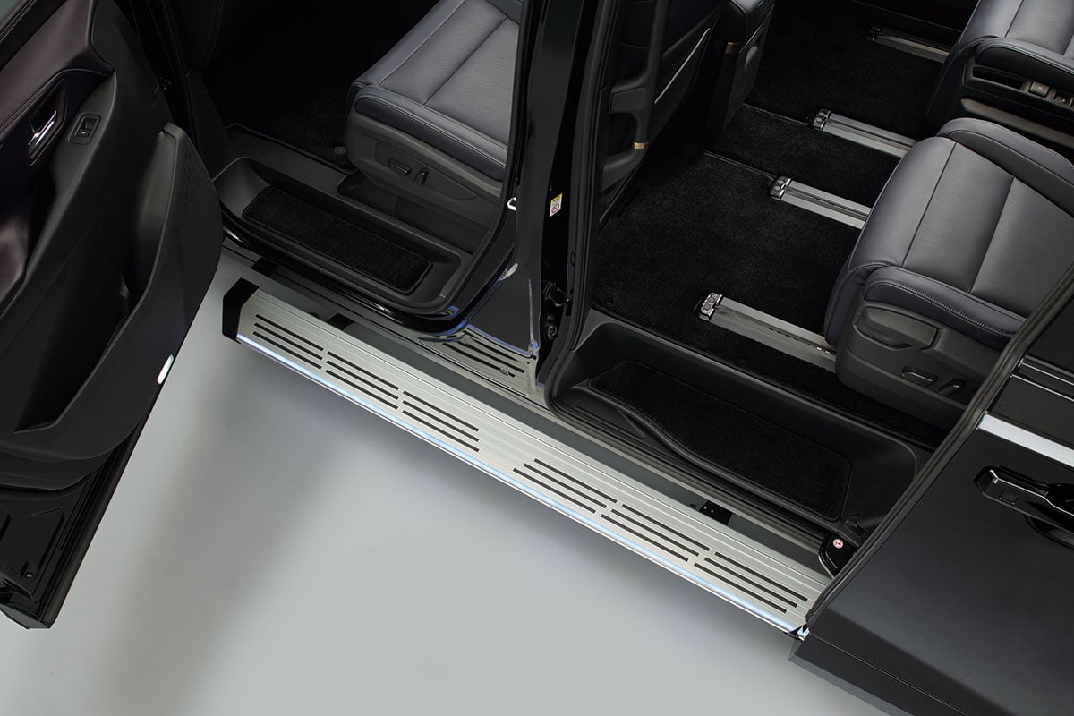 日産 新型「エルグランド ステップタイプ」