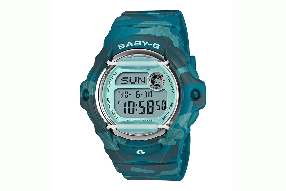 ラグーンを思わせる爽やかなカラーは水辺のレジャーはもちろんストリートにも。「CASIO BABY-G　BG-169CM-2」（1万8150円 消費税込）