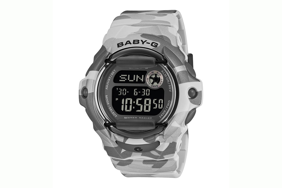 モノトーンでまとめた「CASIO BABY-G　BG-169CMB-8」（1万9250円 消費税込）は飽きのこないデザインが魅力。本作のみ反転液晶を採用し視認性を確保している