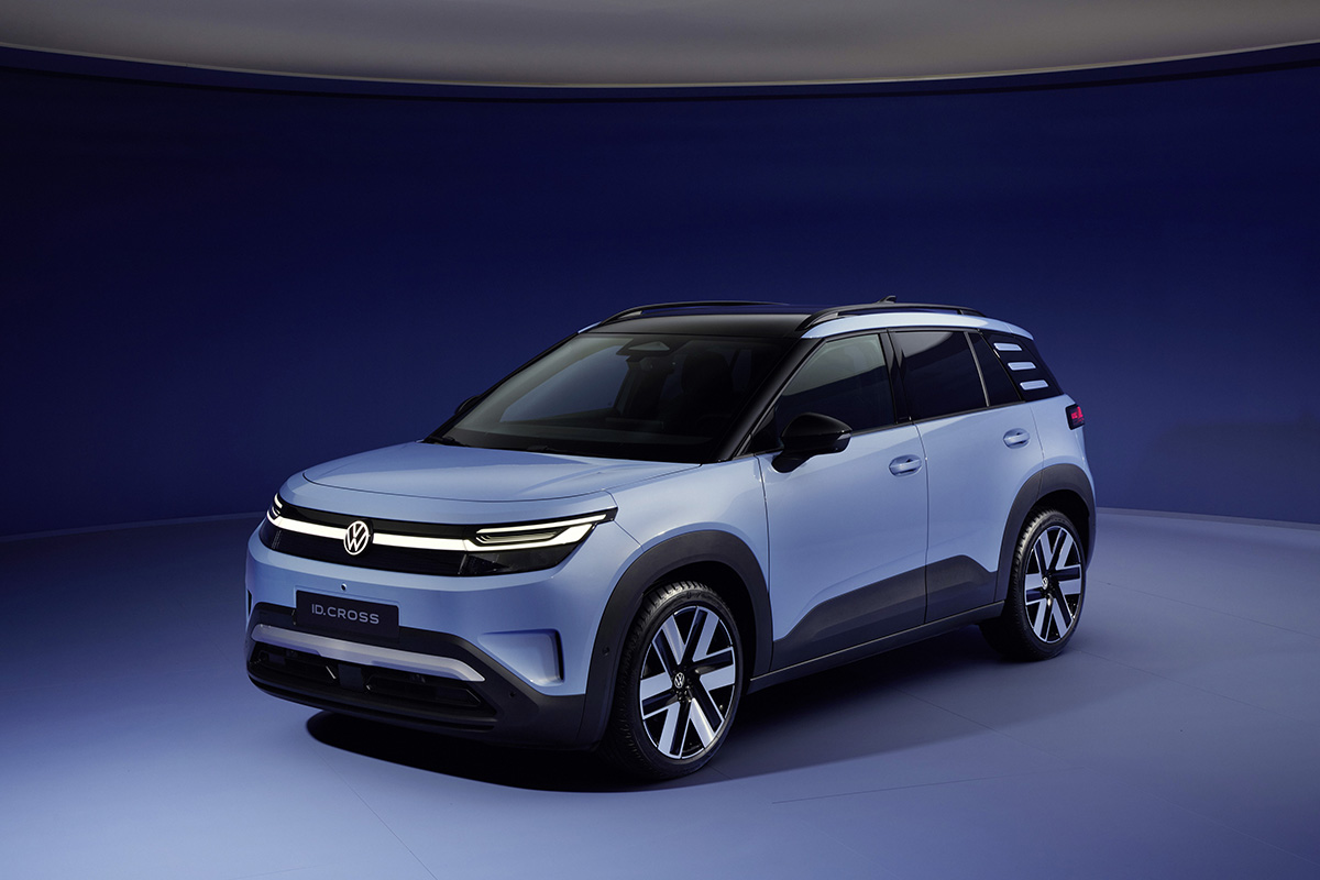 世界初公開されたVW新型「ID.クロス」