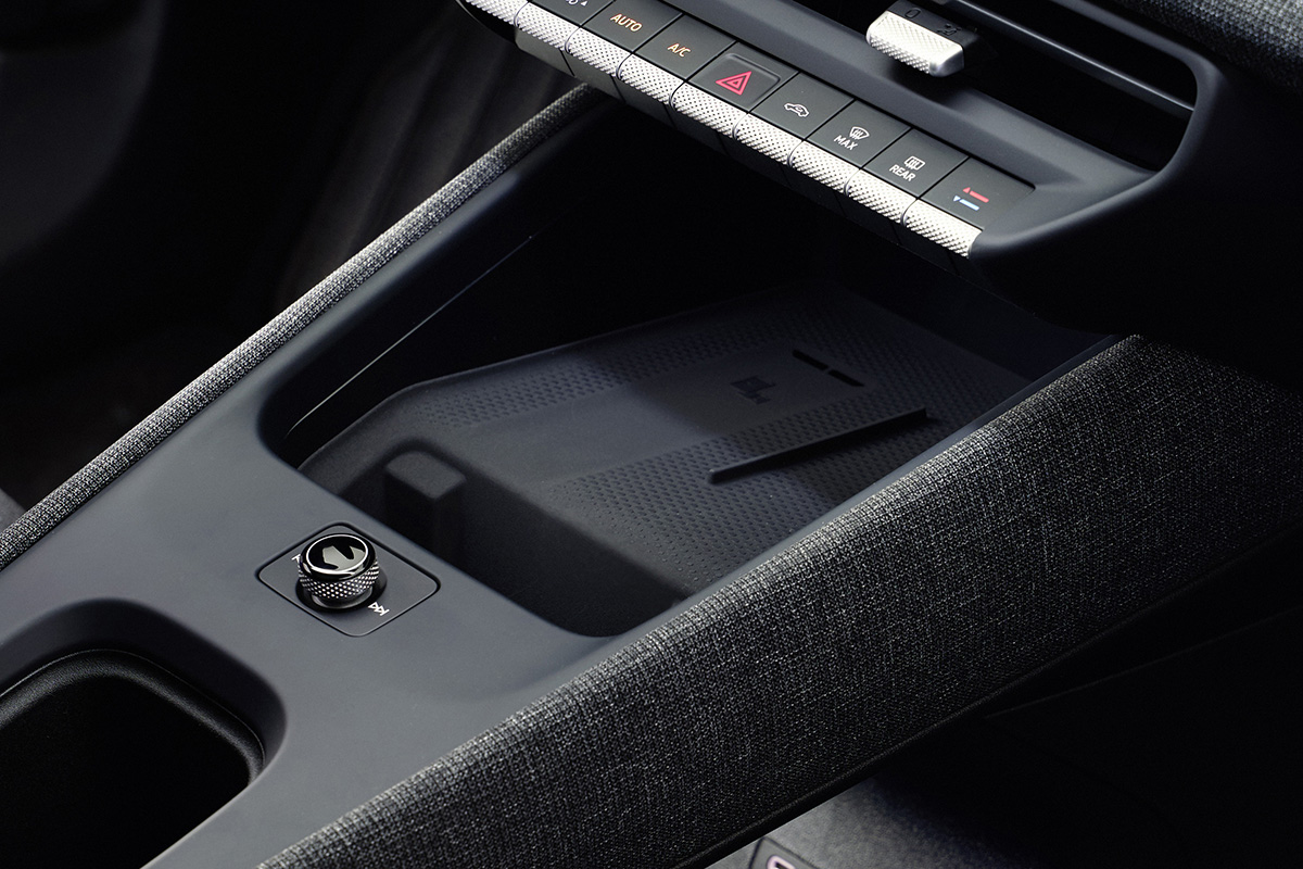 世界初公開されたVW新型「ID.クロス」