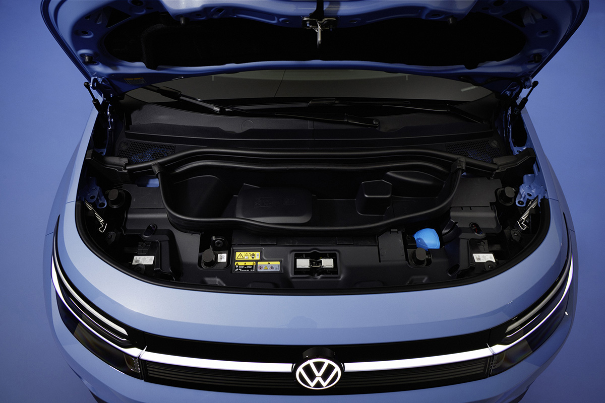世界初公開されたVW新型「ID.クロス」