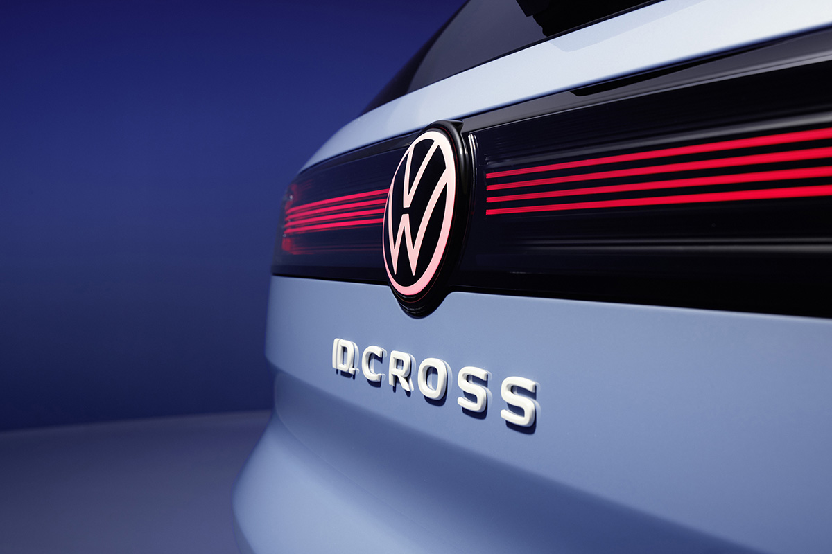 世界初公開されたVW新型「ID.クロス」