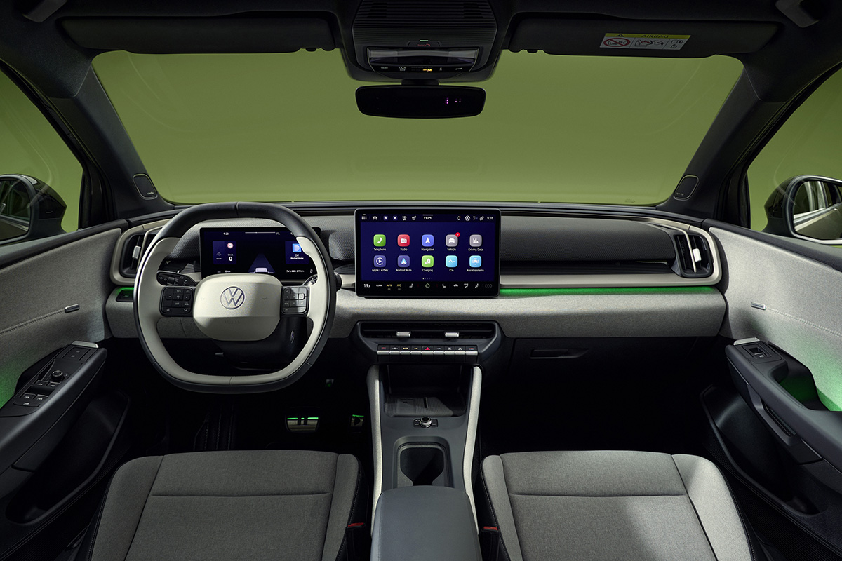 世界初公開されたVW新型「ID.クロス」