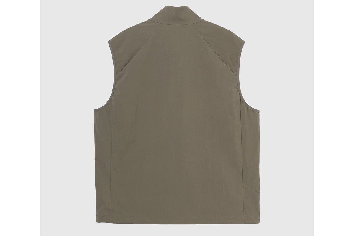 WASHER STRETCH VEST（グレイッシュカーキ）：2万4200円