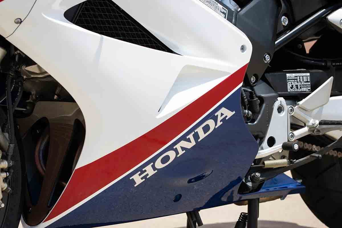 米国オンラインオークションに出品、落札された2007年式のホンダ「VFR800 インターセプター 25周年記念スペシャル」