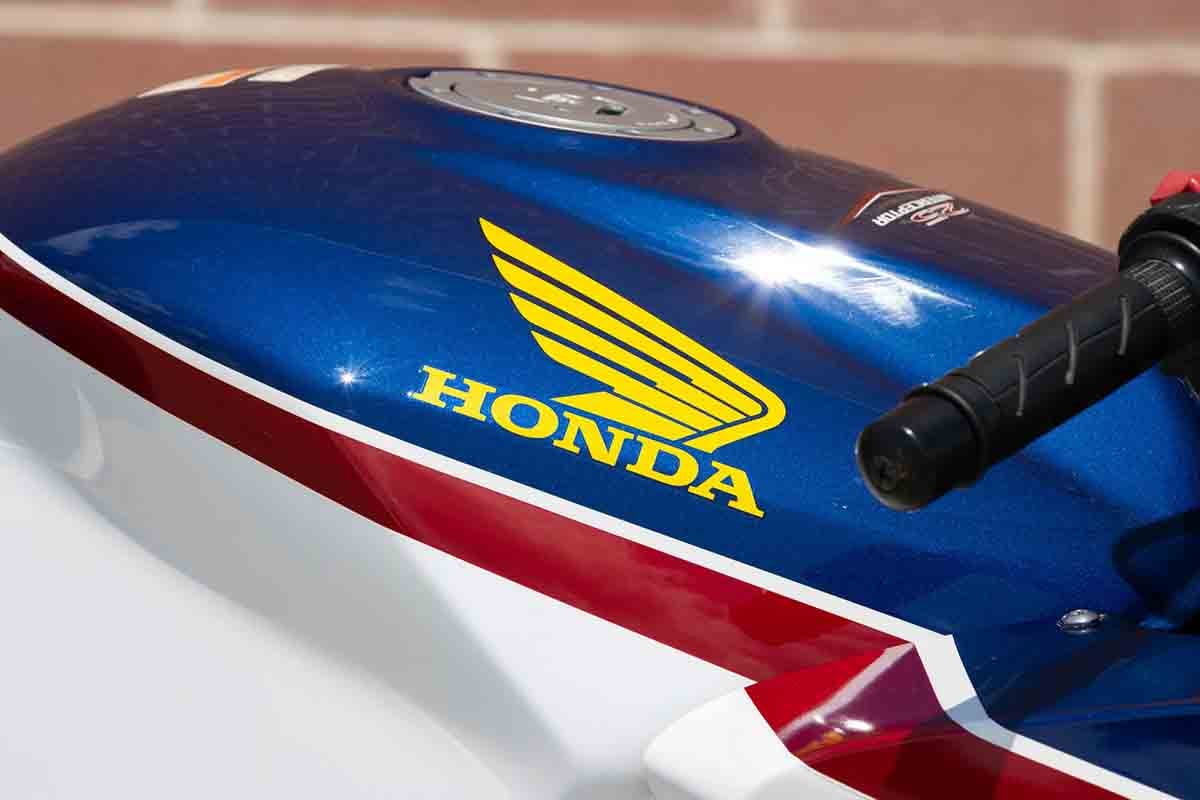 米国オンラインオークションに出品、落札された2007年式のホンダ「VFR800 インターセプター 25周年記念スペシャル」
