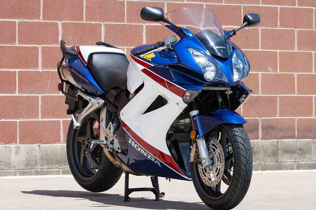 米国オンラインオークションに出品、落札された2007年式のホンダ「VFR800 インターセプター 25周年記念スペシャル」