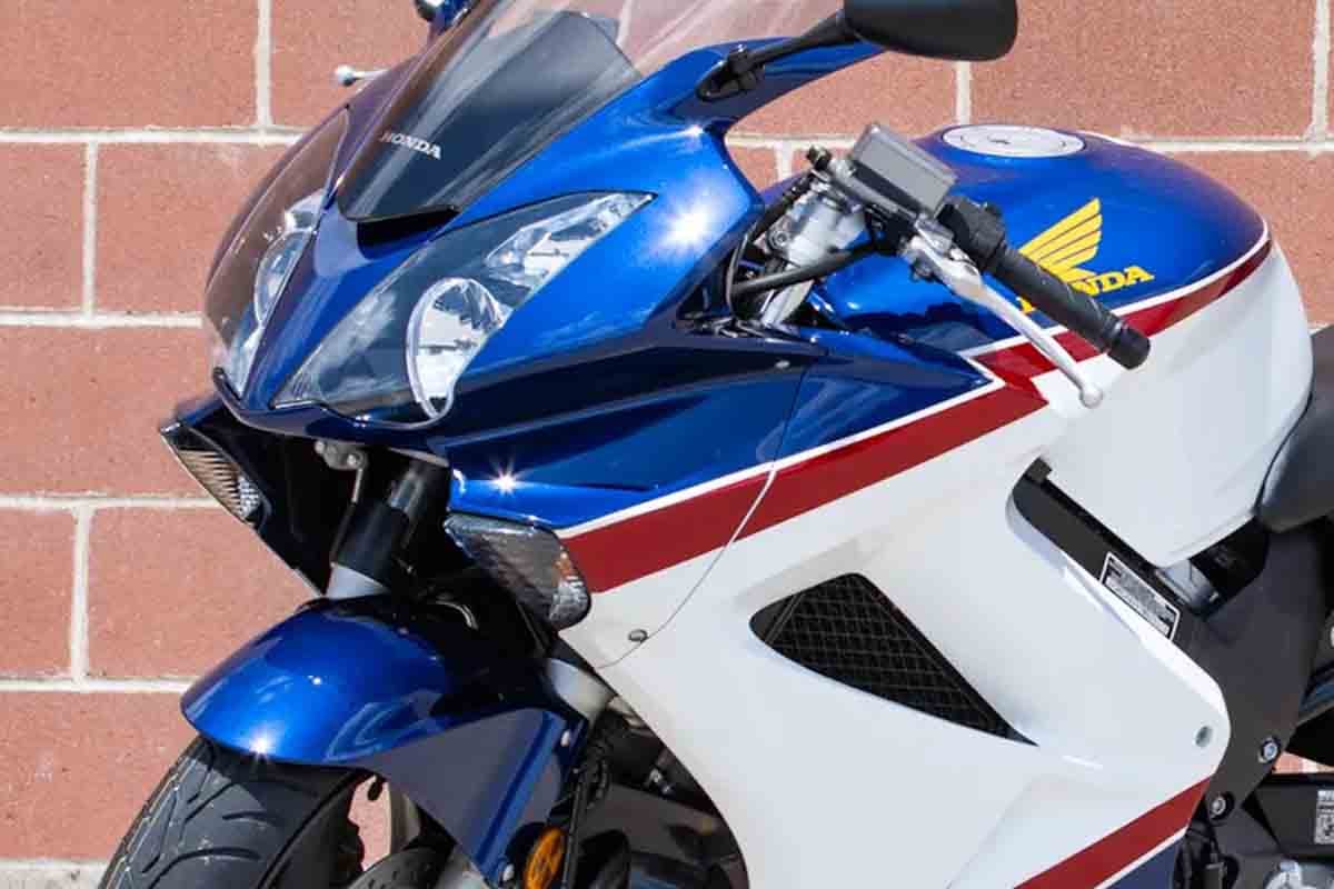 米国オンラインオークションに出品、落札された2007年式のホンダ「VFR800 インターセプター 25周年記念スペシャル」