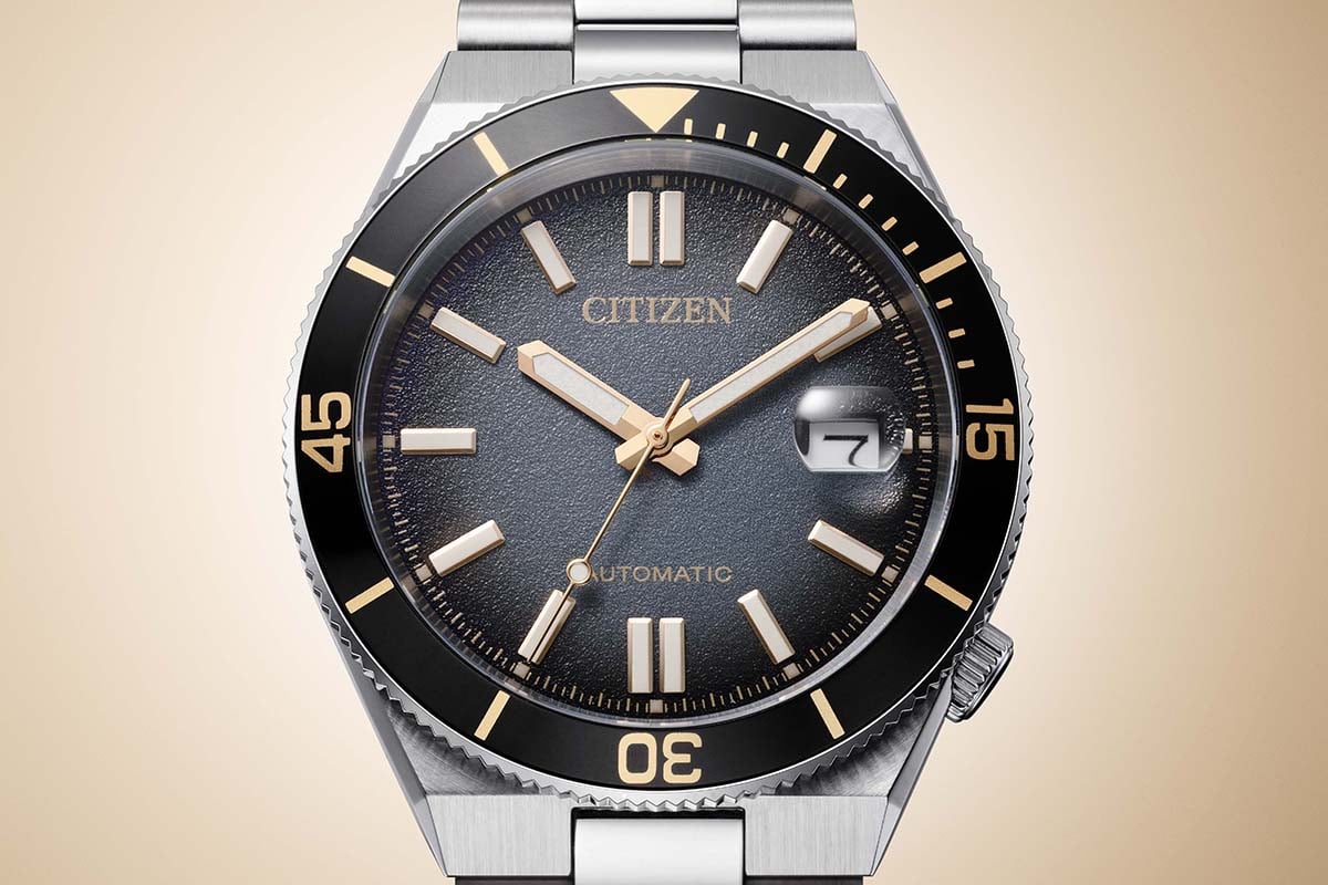 ケース径は40mm。すっきりとしたデザインでどんな着用シーンにも馴染みそう。