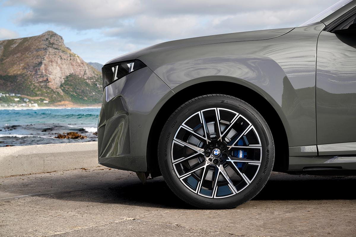 2026年6月30日に世界初公開されたBMW新型「X5」（iX5 60 xDrive）