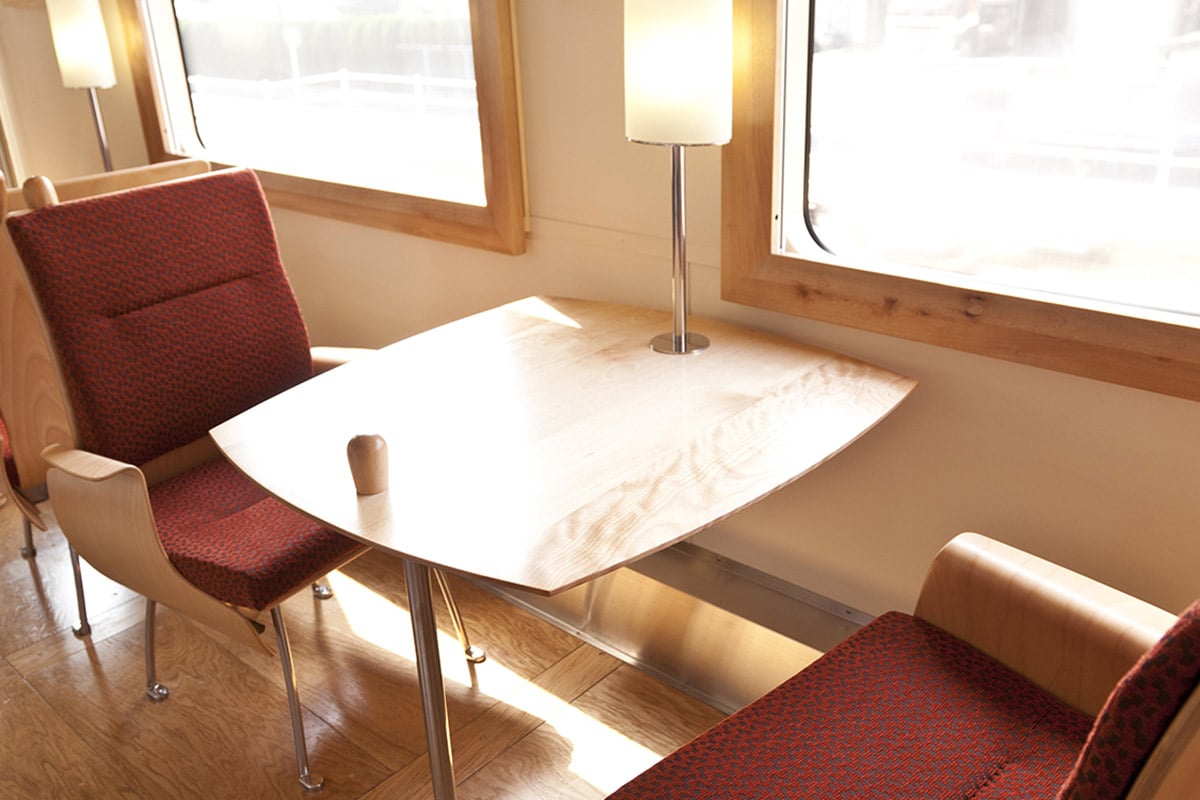 観光列車「おれんじ食堂」の車内