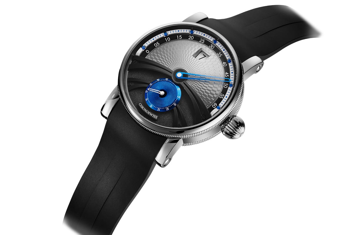 ケースはグレード5チタン製。ケース径42mm、ケース厚14.5mm。オニオンリューズもアイコニック。