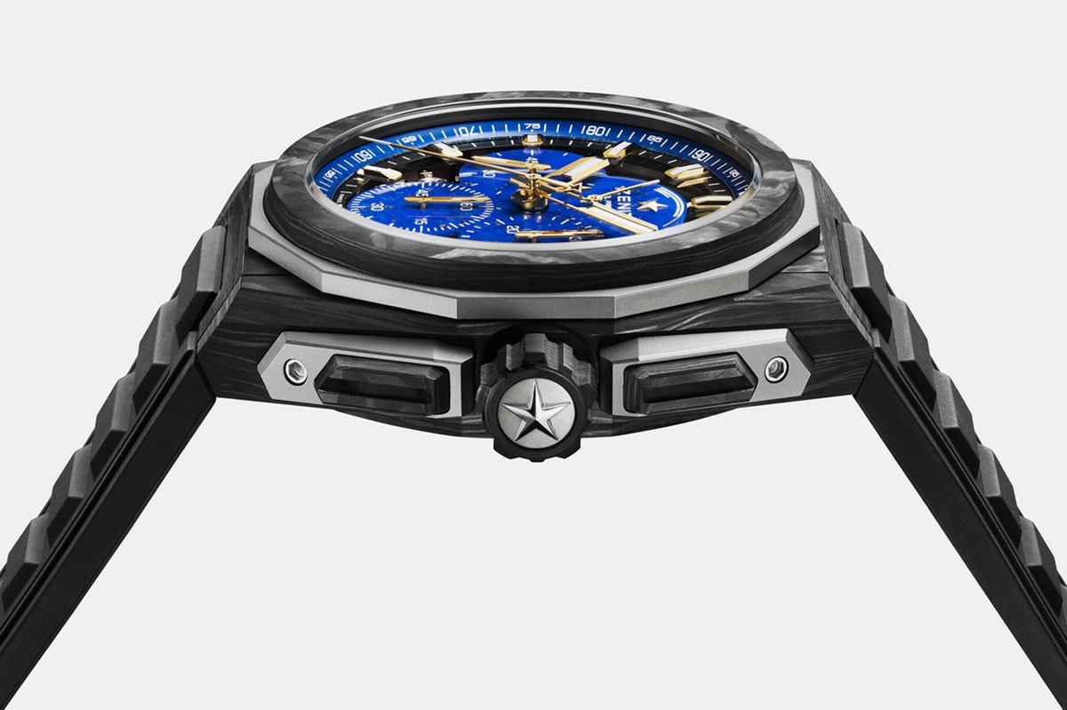12角形のベゼルとプッシュボタンのプロテクターはチタン製。