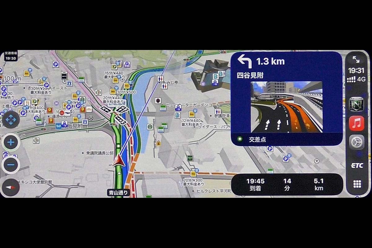 ルート案内中は車線ガイドを伴った詳細な情報を画面と音声を使ってガイドされ、交通情報はVICSとプローブを併用して案内される