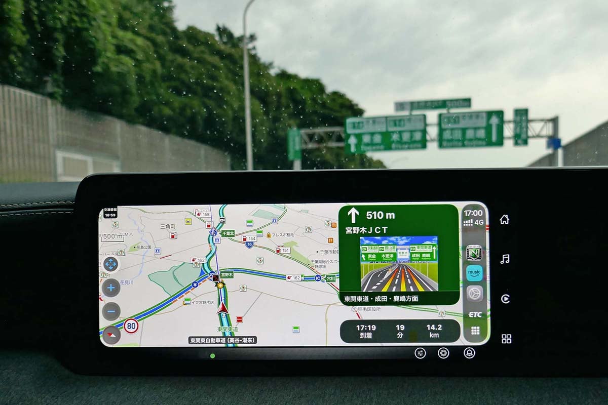 東関道を走行中の画面。車両は日産の新型「KICKS」