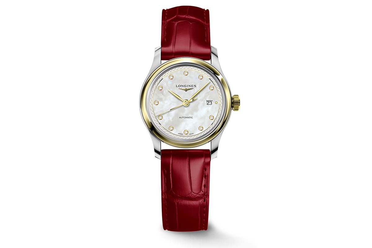 34mm、30mmモデルにはマザーオブパールダイヤルにダイヤのインデックスというジュエリーとしての存在感を備えたモデルも用意される。