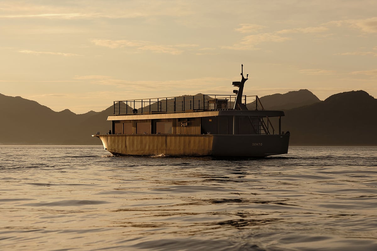 落ち着いたブラックを基調とした外観
