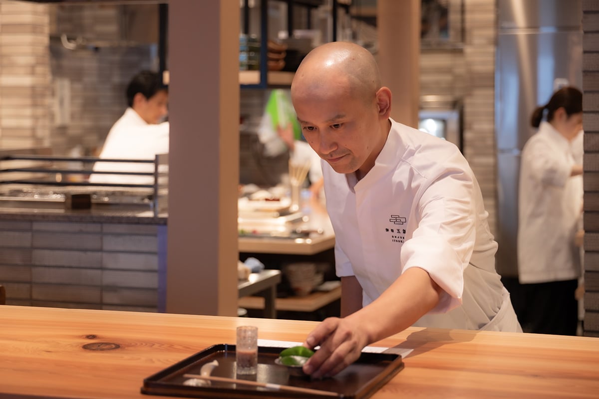 料理人の手仕事を目の前で味わう、ライブ感のある食体験
