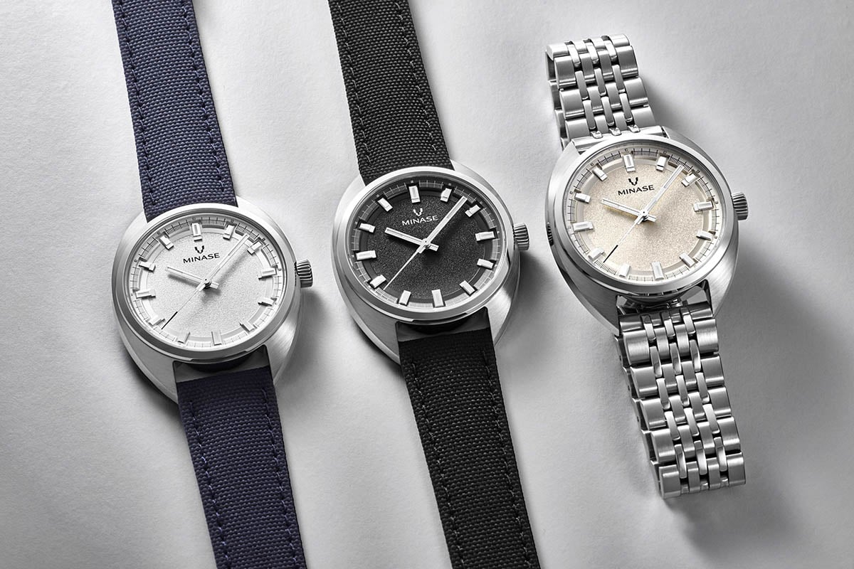 ダイヤルは“Light Sand Dial（ライトサンドダイアル）”と名付けられたきめ細やかな砂地仕上げ。