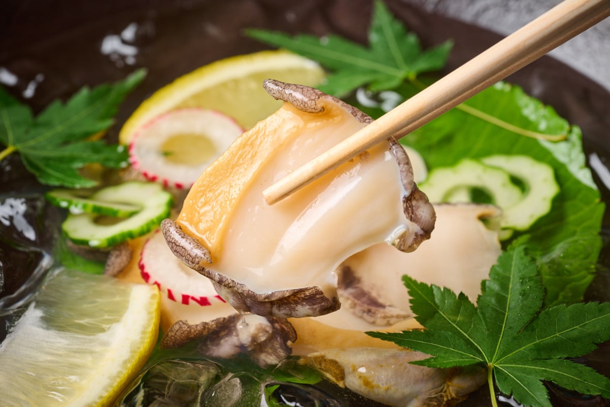 房総の海の恵みを味わう、鮑を使った一品