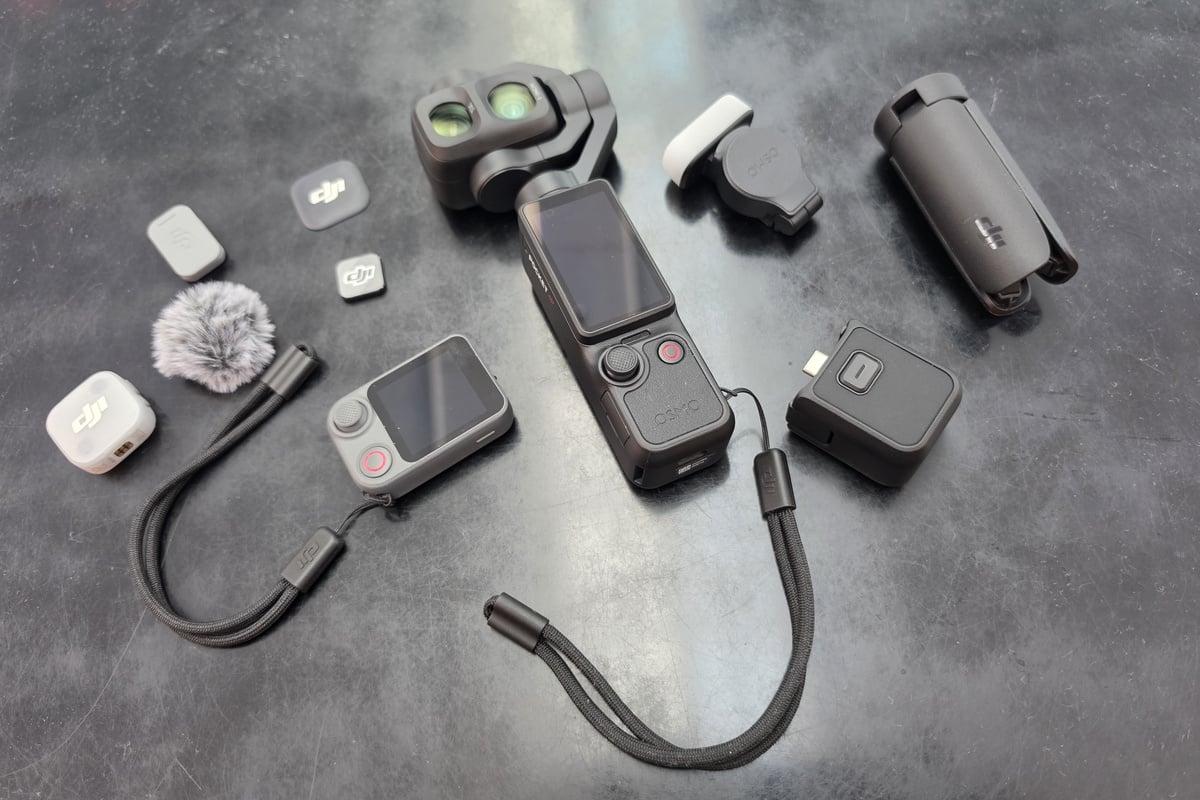 Osmo Pocket 4P Vlogコンボの構成品。小型の本体に、遠隔操作、音声収録、照明、固定撮影までを支えるアクセサリーがそろう