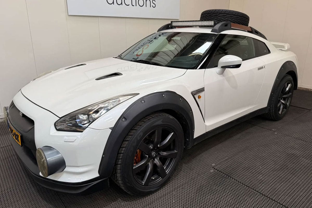ダカール仕様にカスタムされた日産「GT-R」がオークションに登場（C）Troostwijk Auctions
