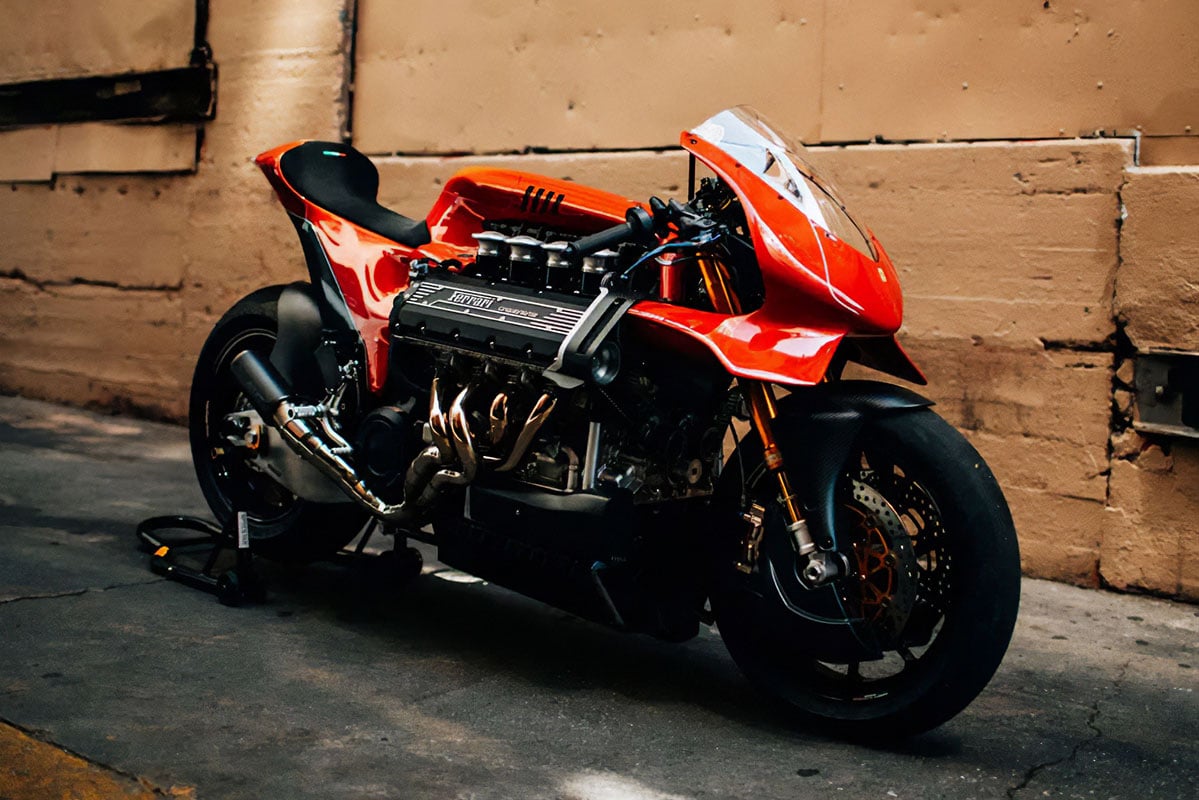 フェラーリ「F355」の3.5リッターV8エンジンを搭載するワンオフバイク「HF355」（C）Hazan Motorworks