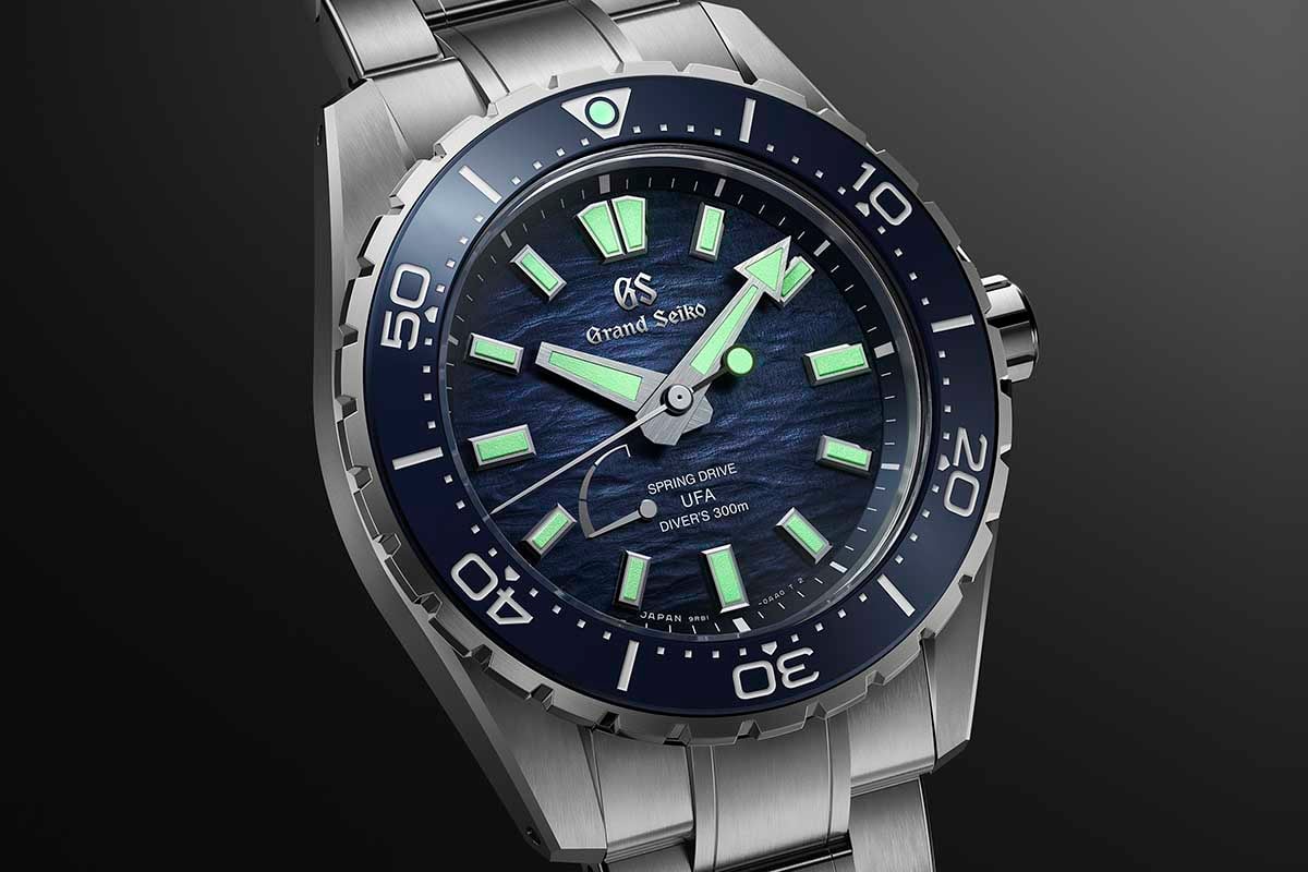 「グランドセイコー Evolution 9 Collection スプリングドライブ U.F.A. Ushio 300 Diver」/グランドセイコーのダイバーズで最小ケース、スプリングドライブの高精度、300m防水、そして「潮」を表現した型打ちダイヤルというスペシャルなスペックが盛り込まれて価格は165万円(税込)。