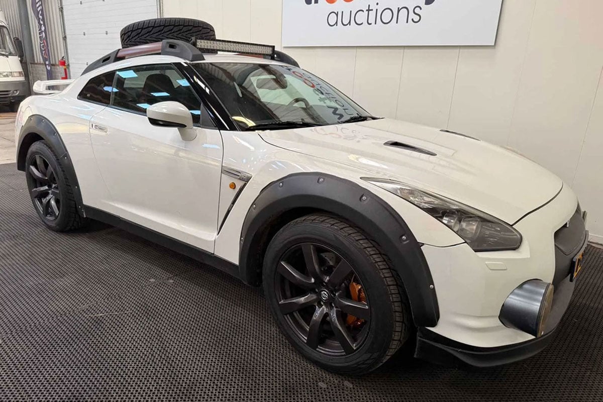 ダカール仕様にカスタムされた日産「GT-R」がオークションに登場（C）Troostwijk Auctions