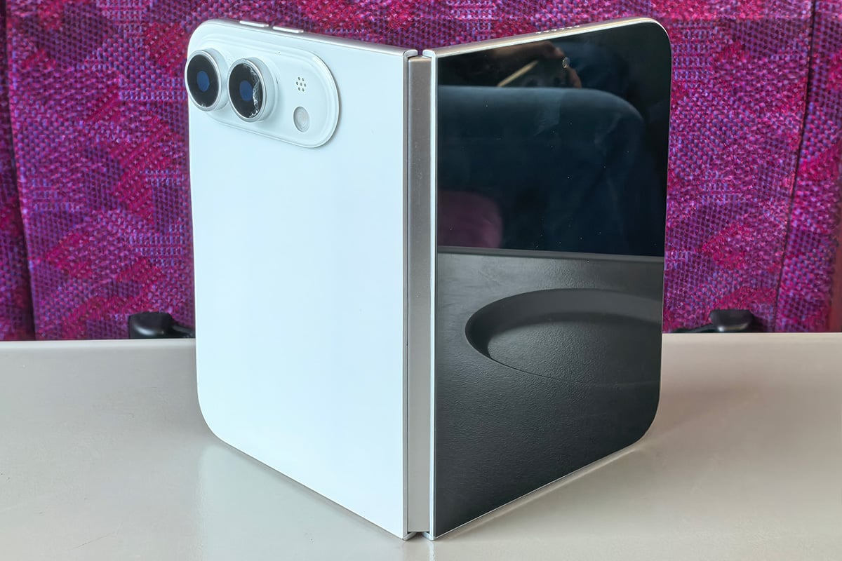 中国で出回っている折りたたみiPhoneと称するモックアップ
